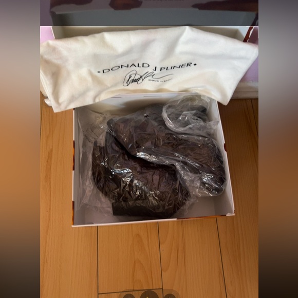 DONALD J PLINER HIGH LEG BOOTS - Picture 4 of 13